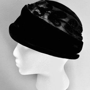 Vintage 1950's Black Velvet Hat - Excellent Condition